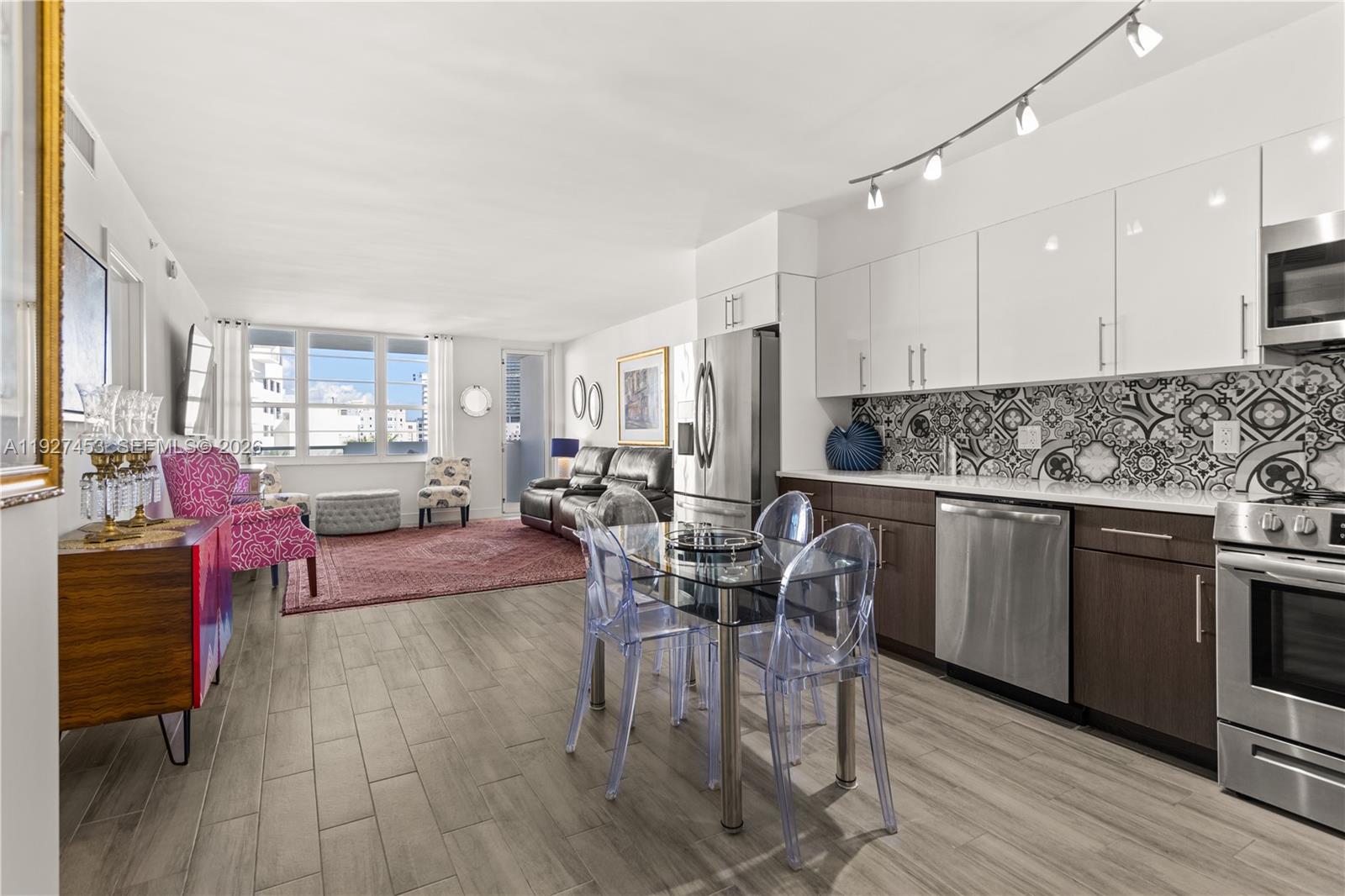 THE DECOPLAGE CONDO - Residential