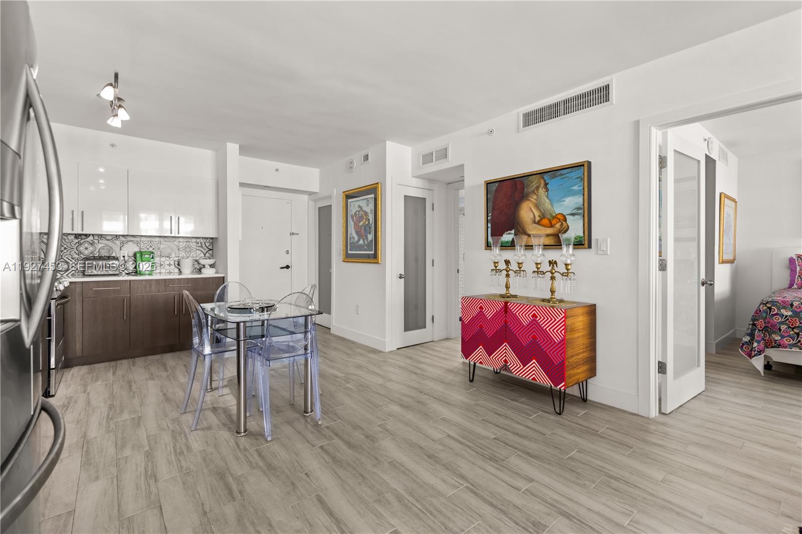 THE DECOPLAGE CONDO - Residential