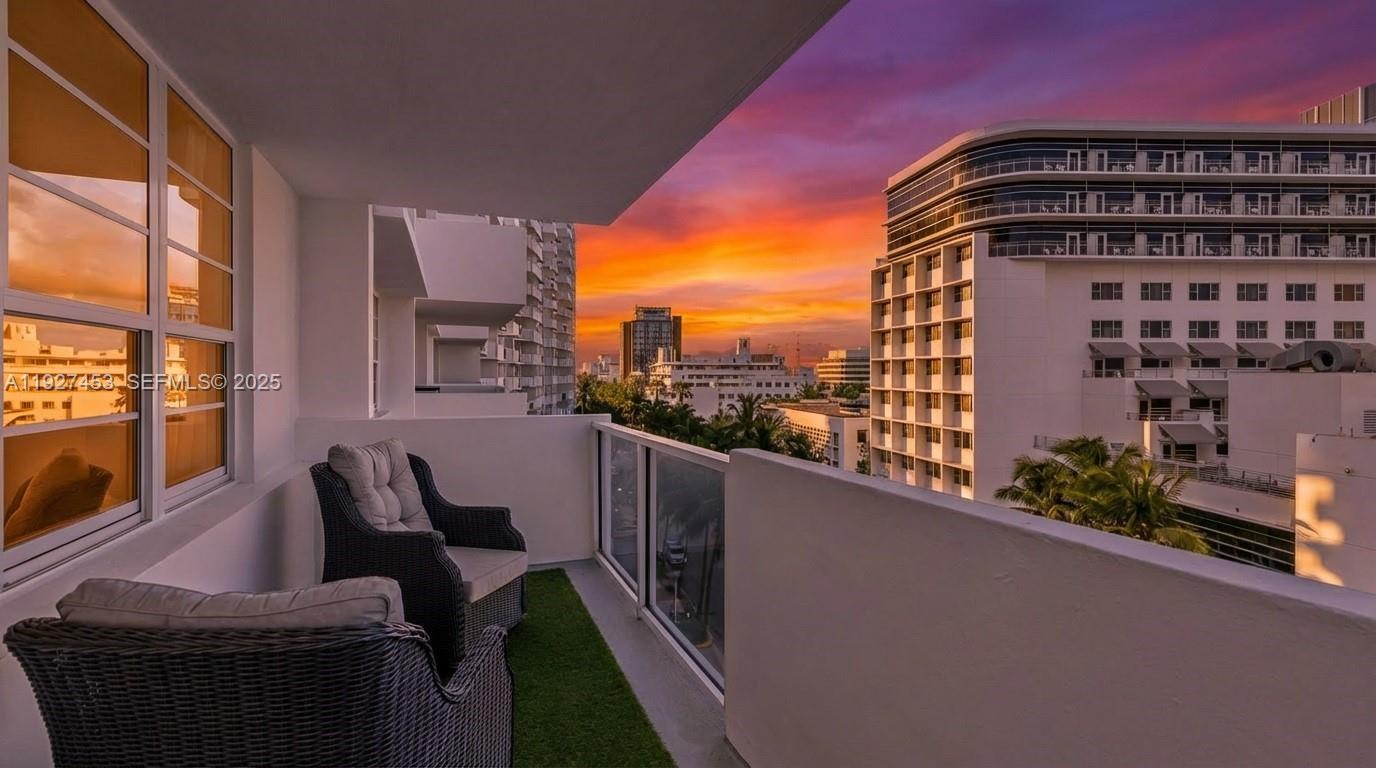 THE DECOPLAGE CONDO - Residential