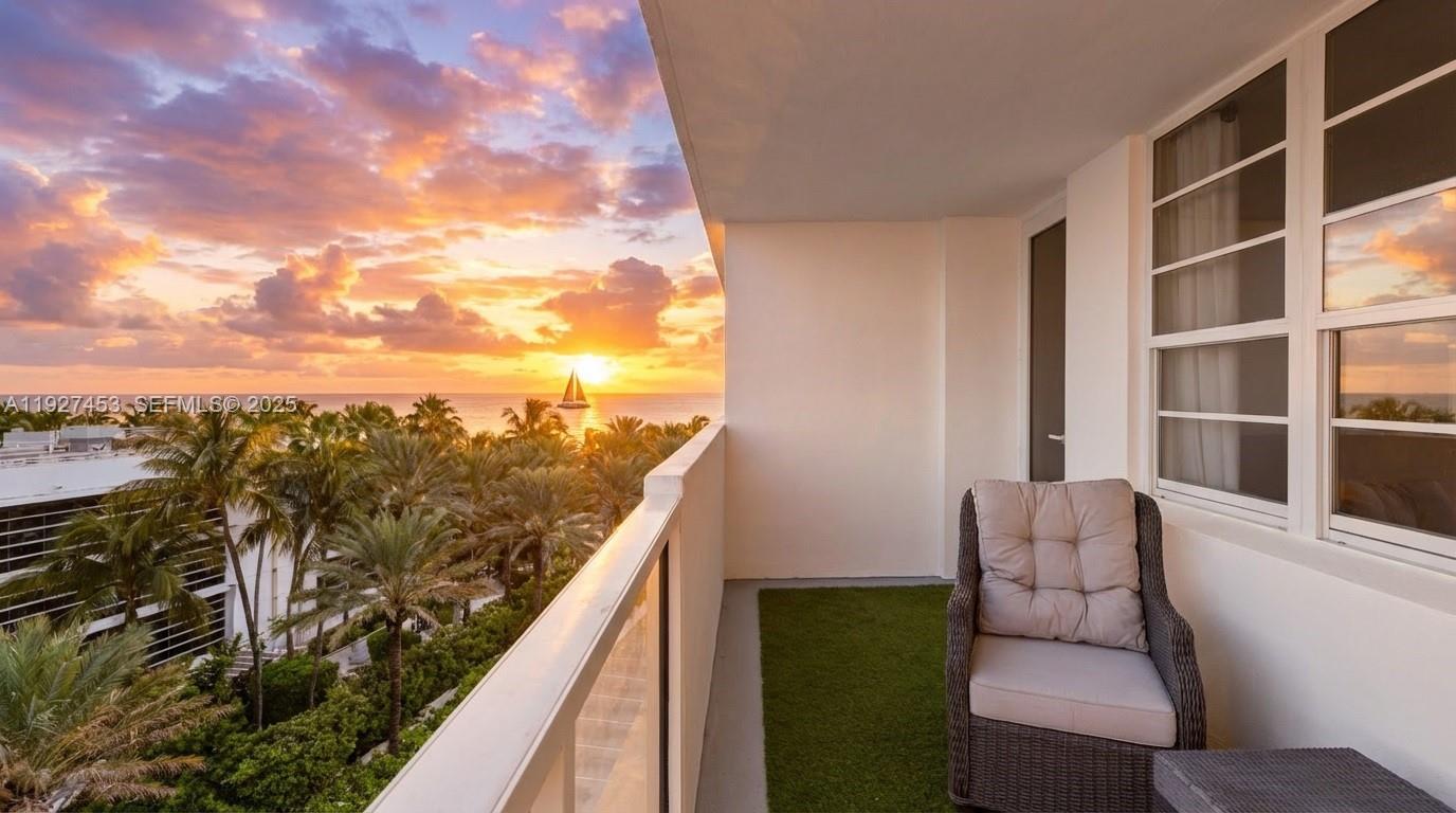 THE DECOPLAGE CONDO - Residential