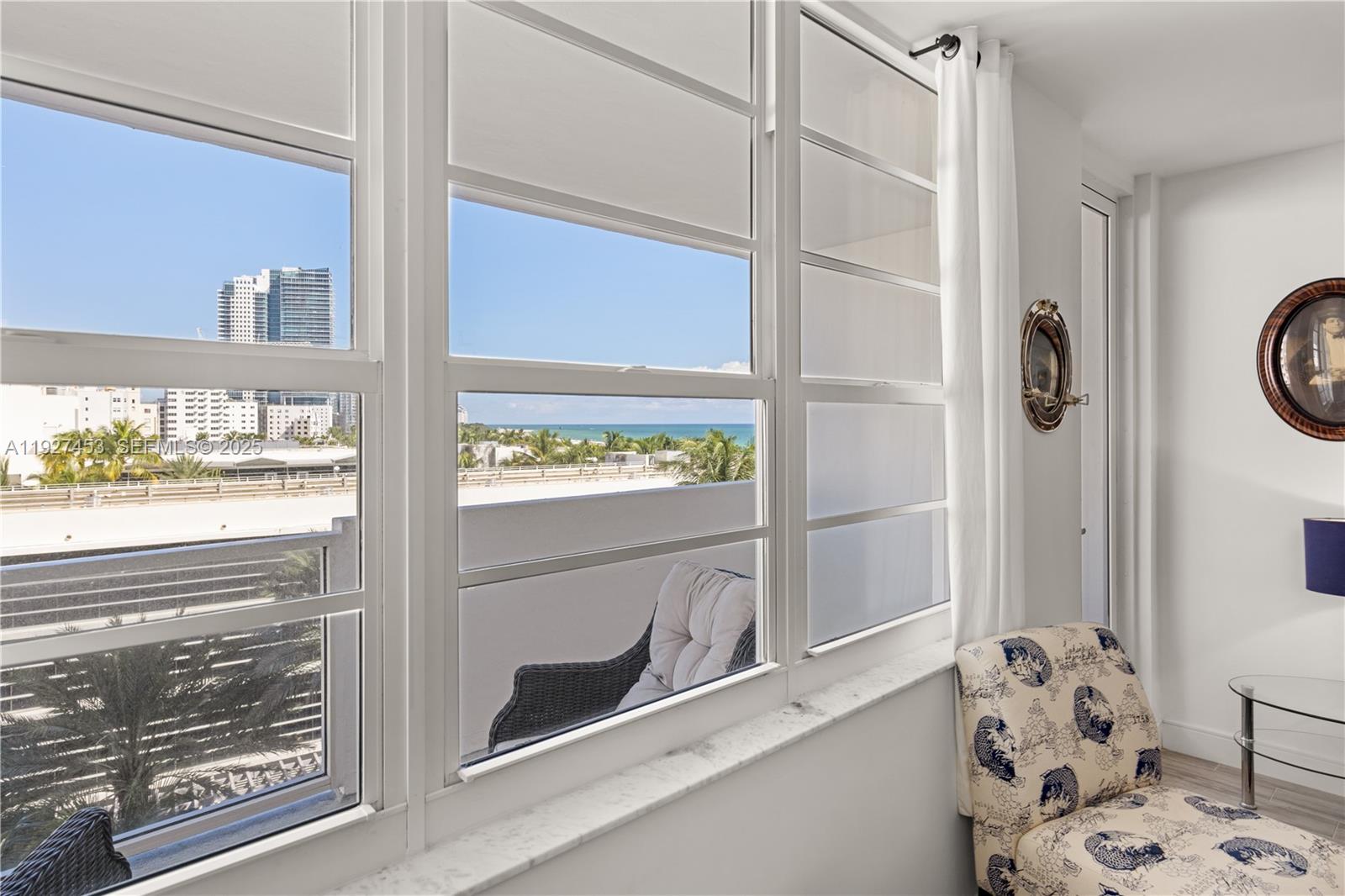 THE DECOPLAGE CONDO - Residential