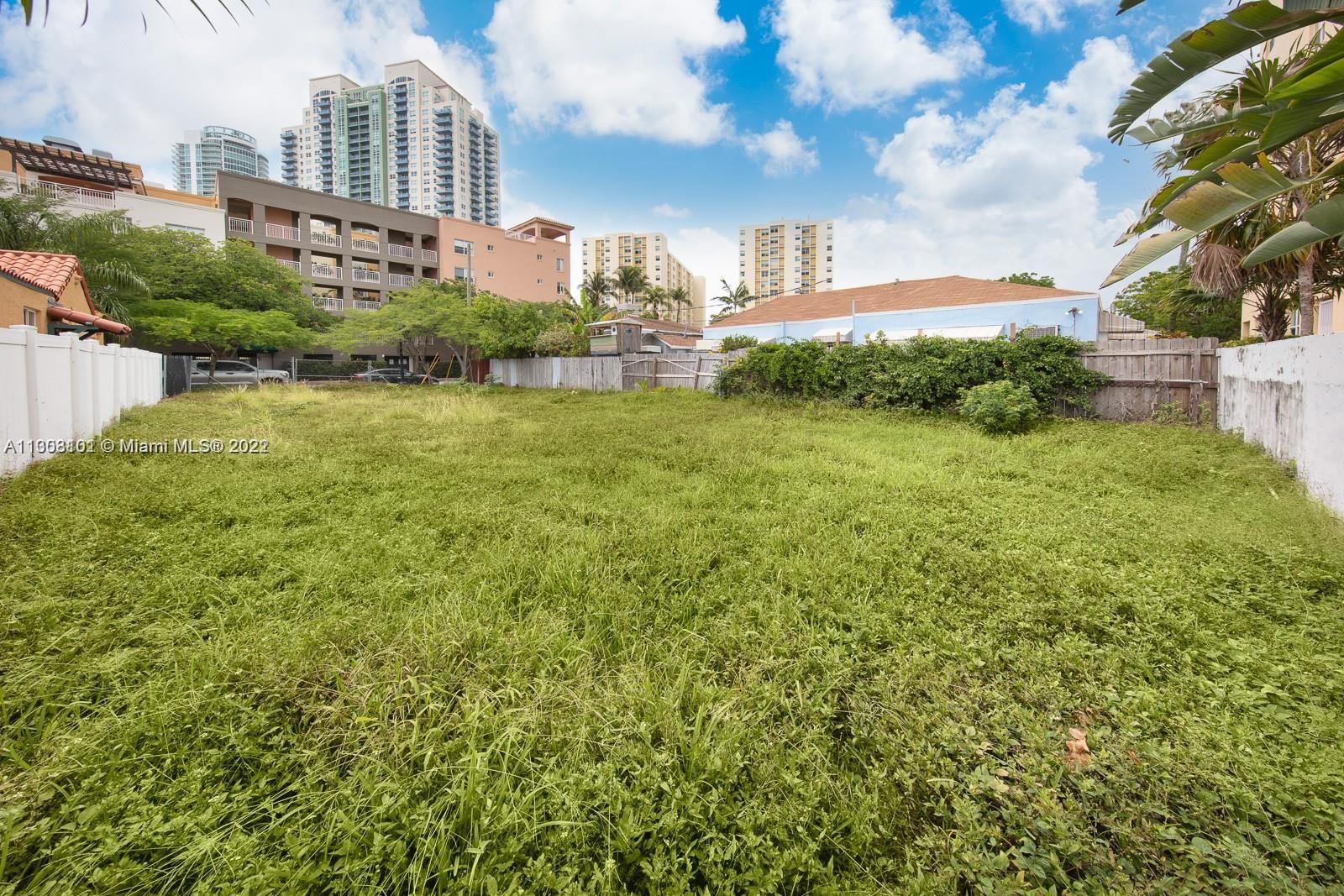 Photo 2 of 3 of 935 2nd St land