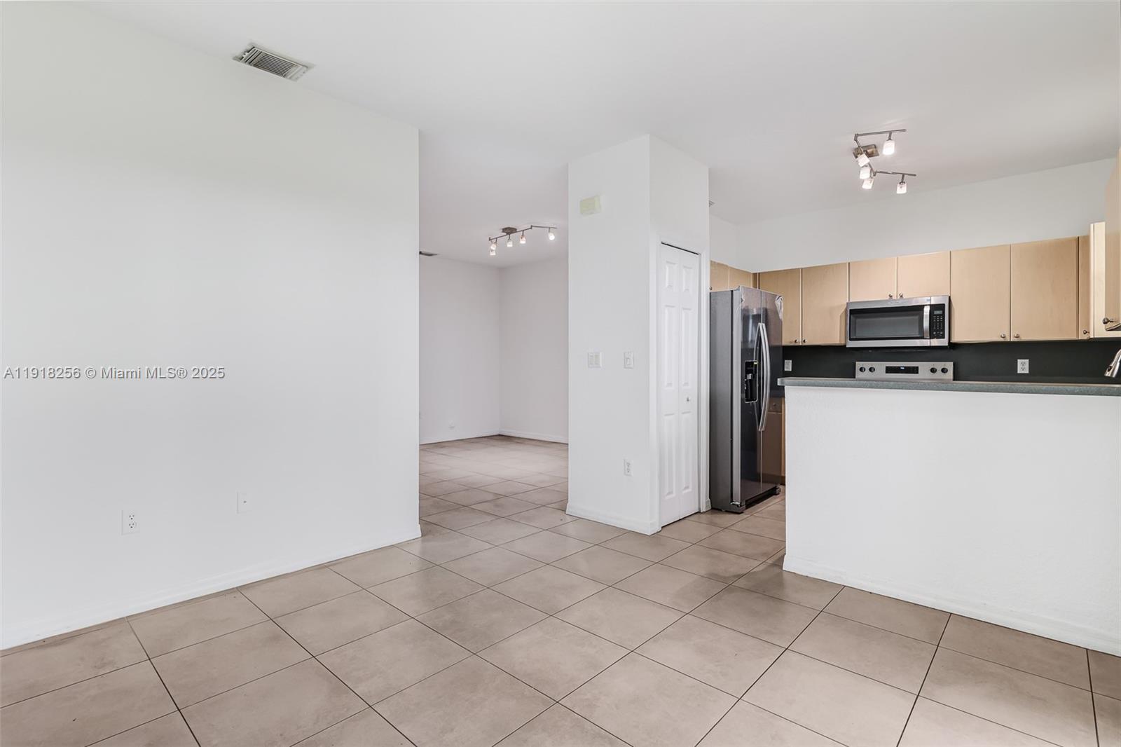 KENDALL BREEZE SOUTH - Residential