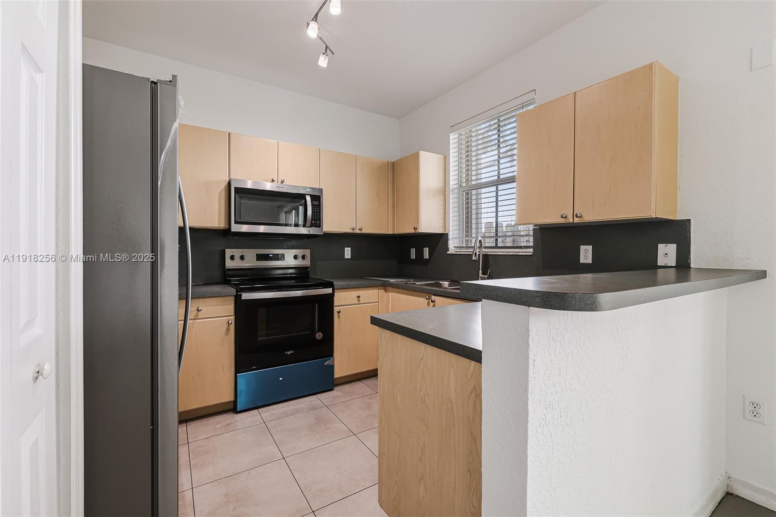 KENDALL BREEZE SOUTH - Residential