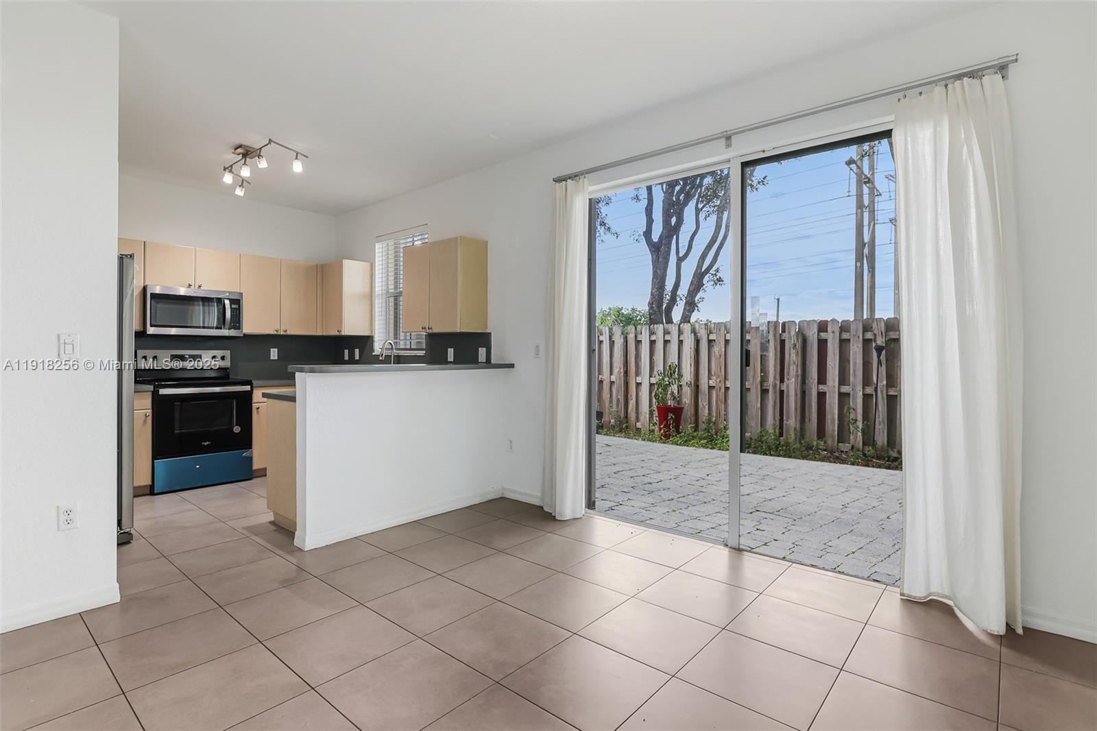 KENDALL BREEZE SOUTH - Residential