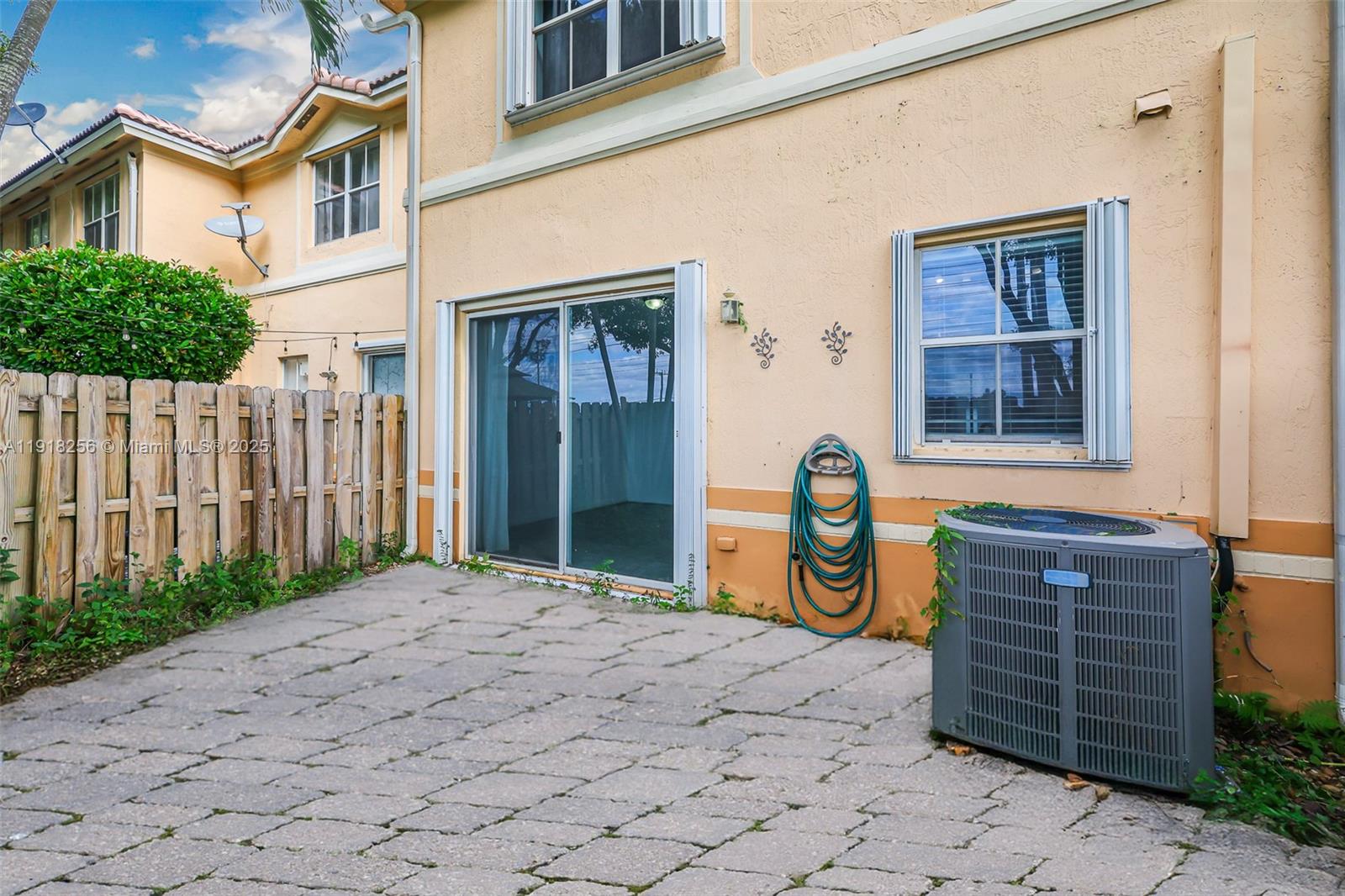 KENDALL BREEZE SOUTH - Residential