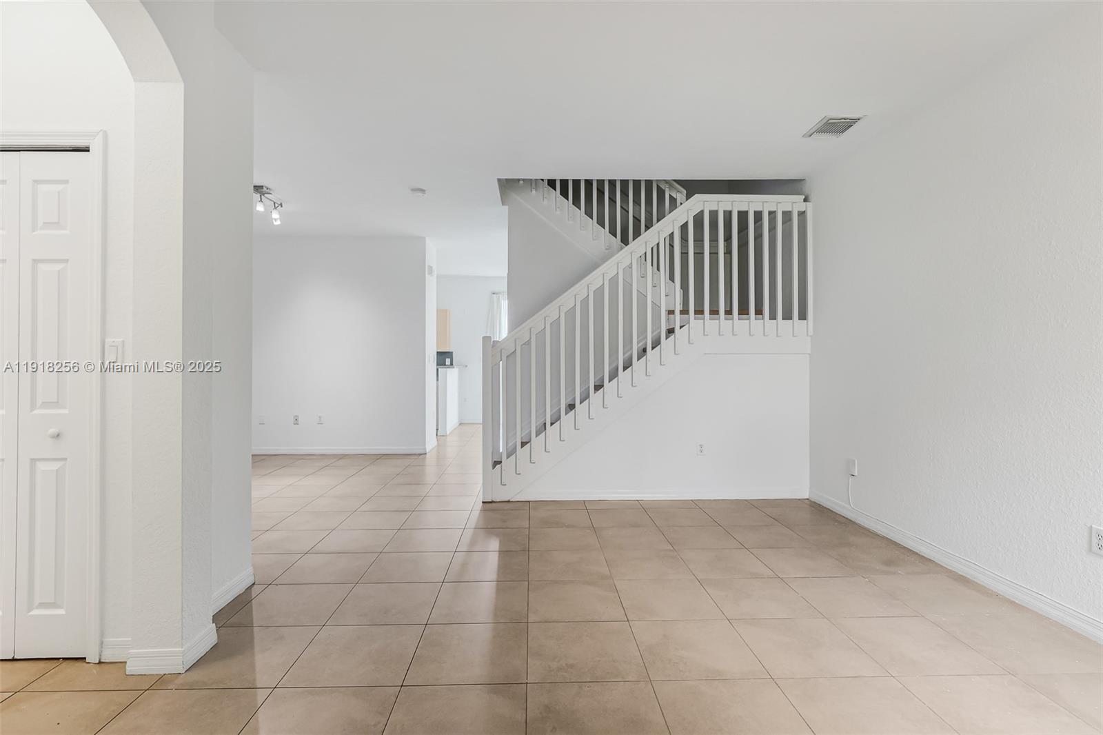 KENDALL BREEZE SOUTH - Residential