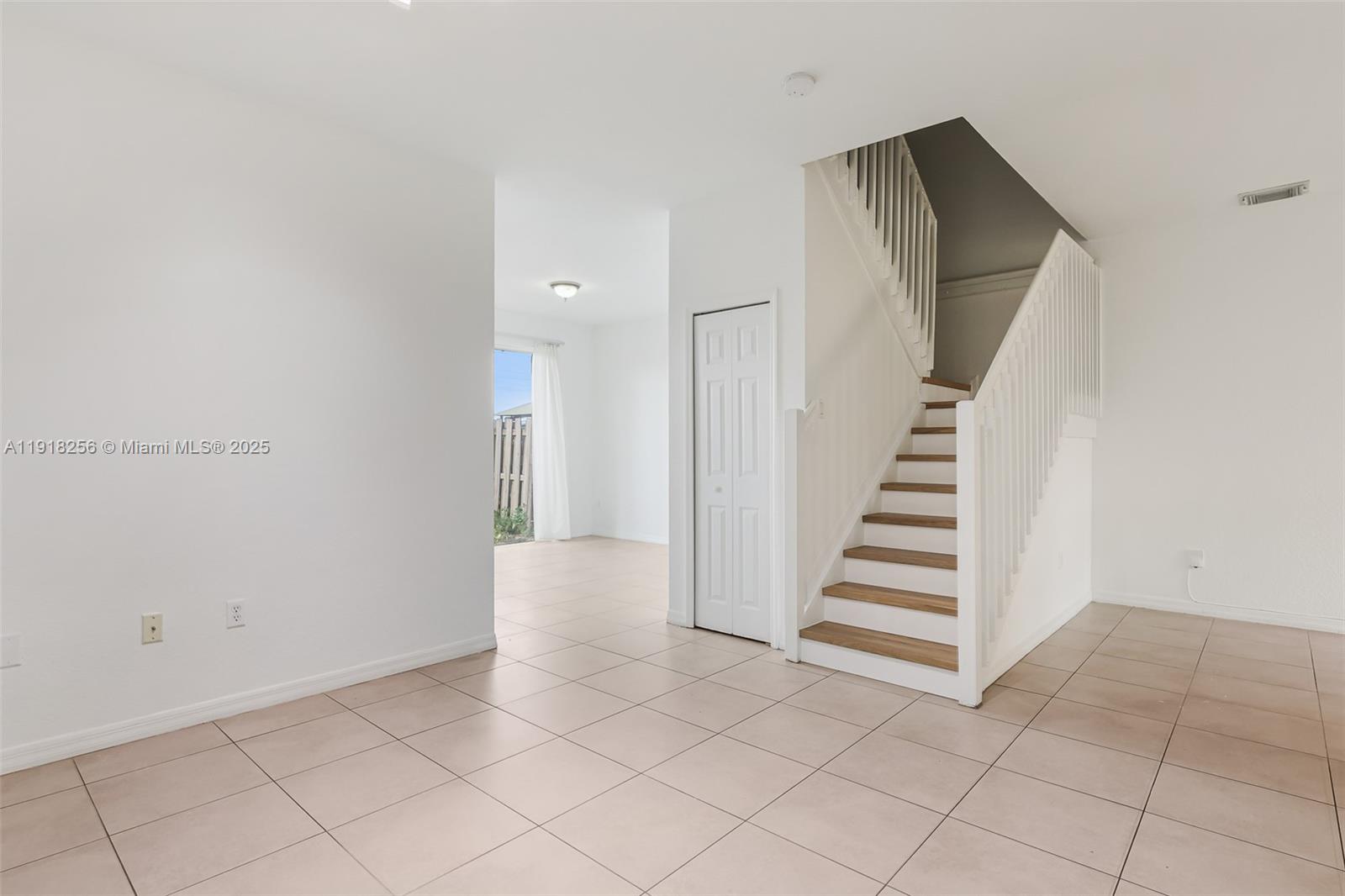 KENDALL BREEZE SOUTH - Residential