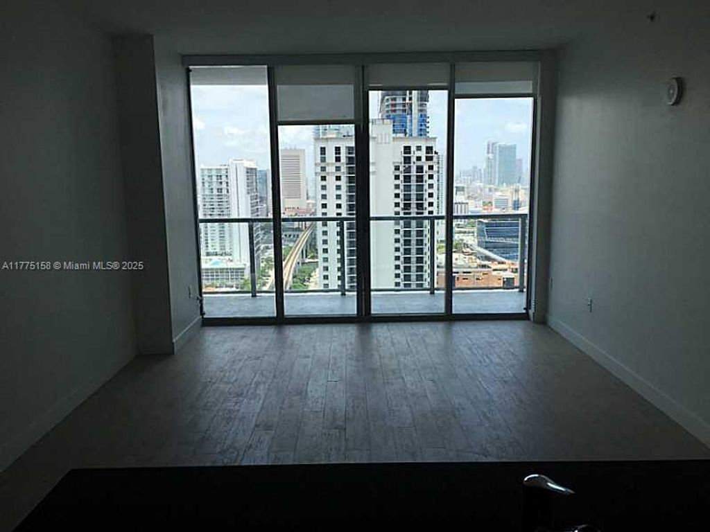 listing image 0