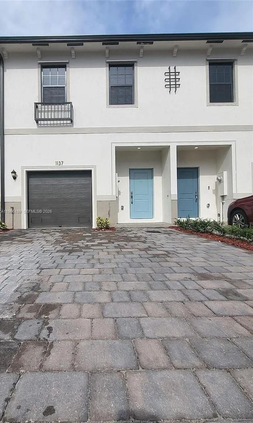 3 BEDROOMS / 2.5 BATHROOMS - UNAPPROVED SHORT SALE!