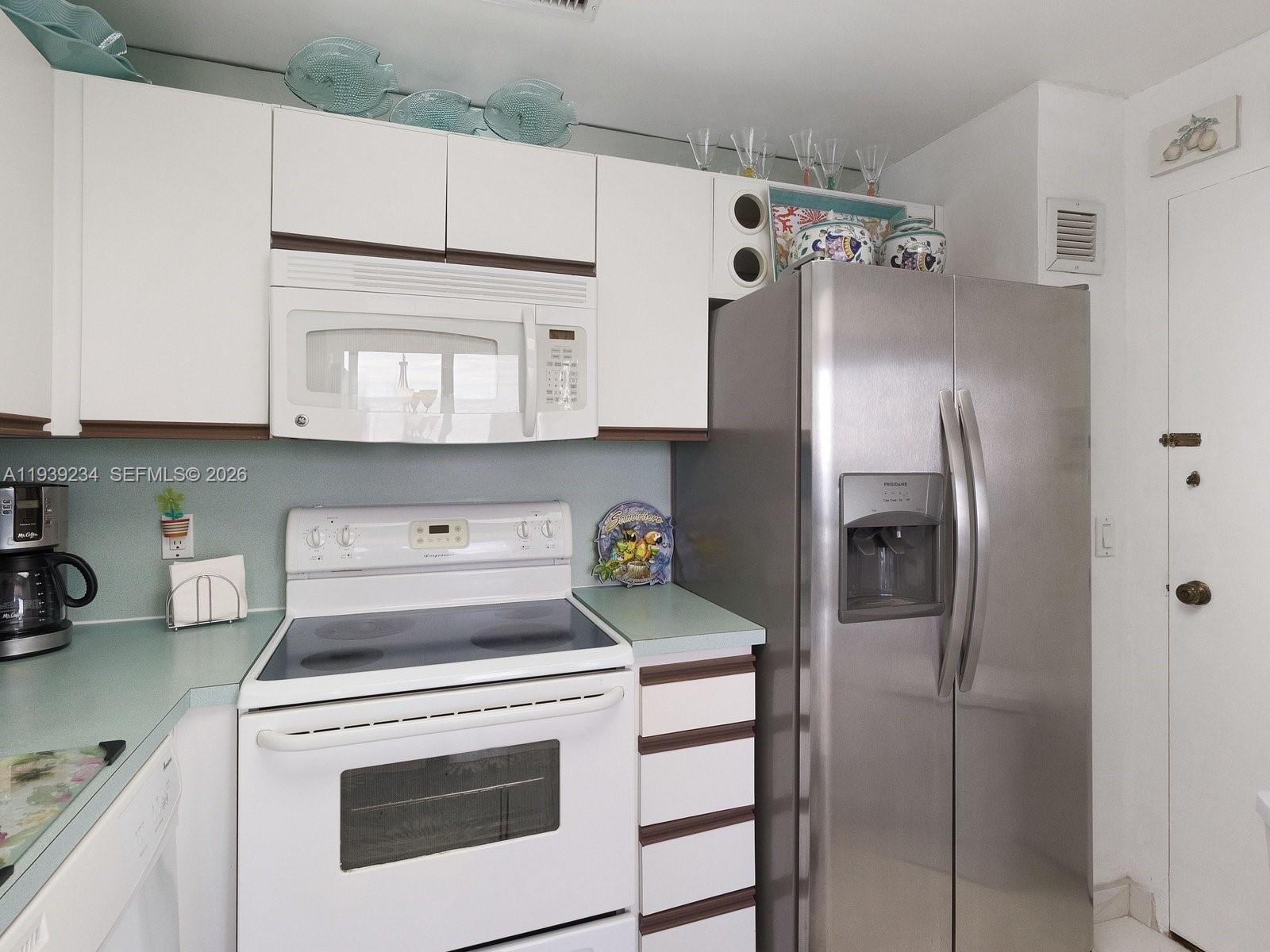 ALEXANDER TOWERS CONDO - Residential Lease