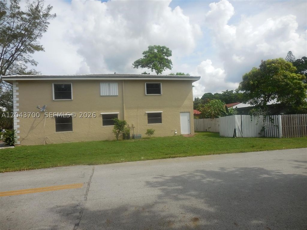 Photo of 4101 Riverside Dr #4, Coral Springs, FL 33065 (MLS # A12043700)