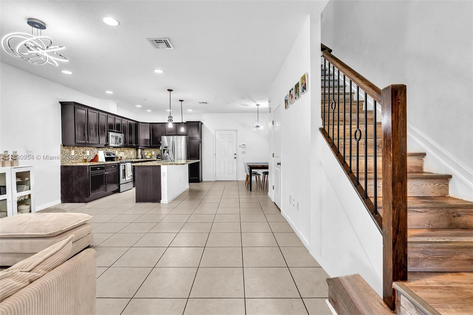 8150 Cascada Isles Dr