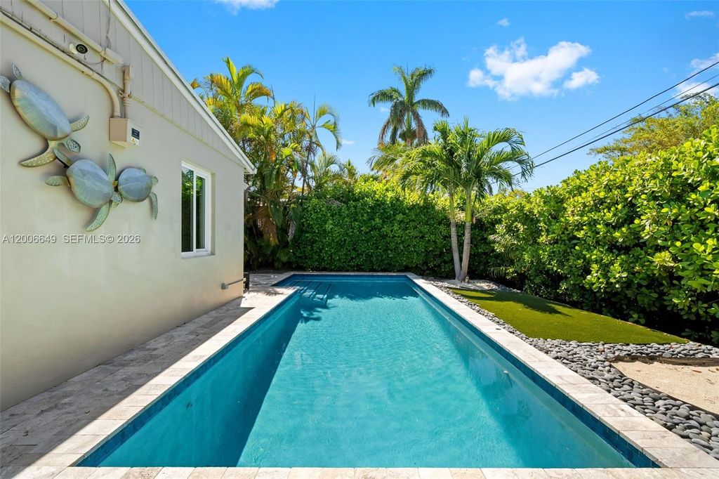 Photo of 930 N 11th Ct #0, Hollywood, FL 33019 (MLS # A12006649)