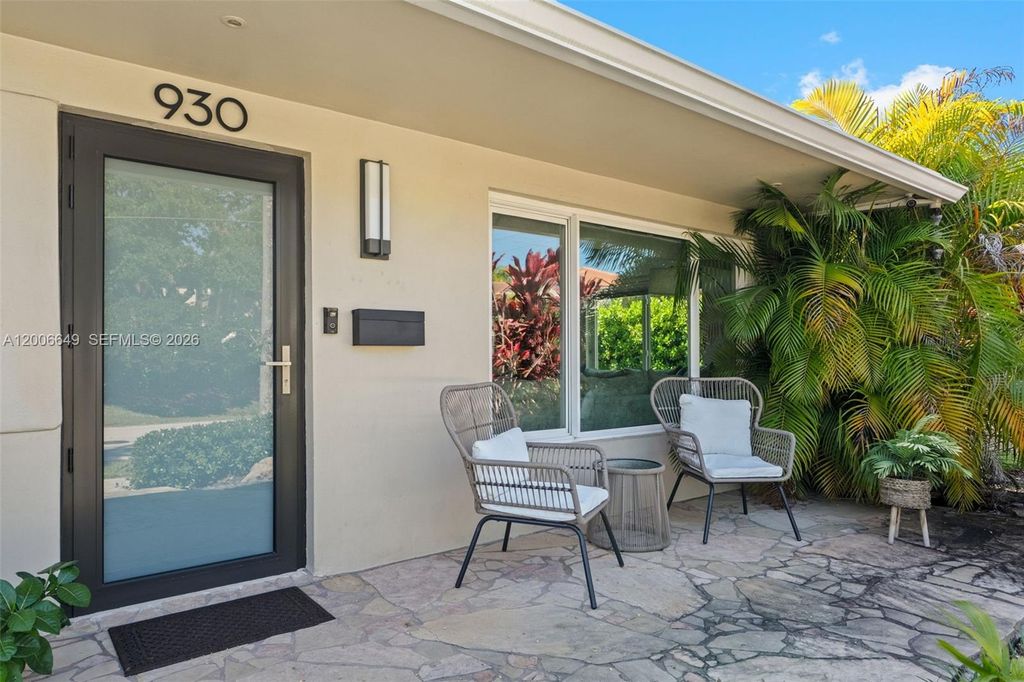 Photo of 930 N 11th Ct #0, Hollywood, FL 33019 (MLS # A12006649)