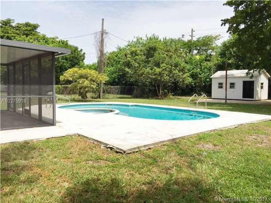 VERY NICE UNIT IN DUPLEX 3 BEDS/ 2 BATH WITH POOL, BIG YARD  ONE STORY, READY FOR OCCUPANCY, QUICK APPROVAL, SEC 8  WELCOME, EASY SHOWING