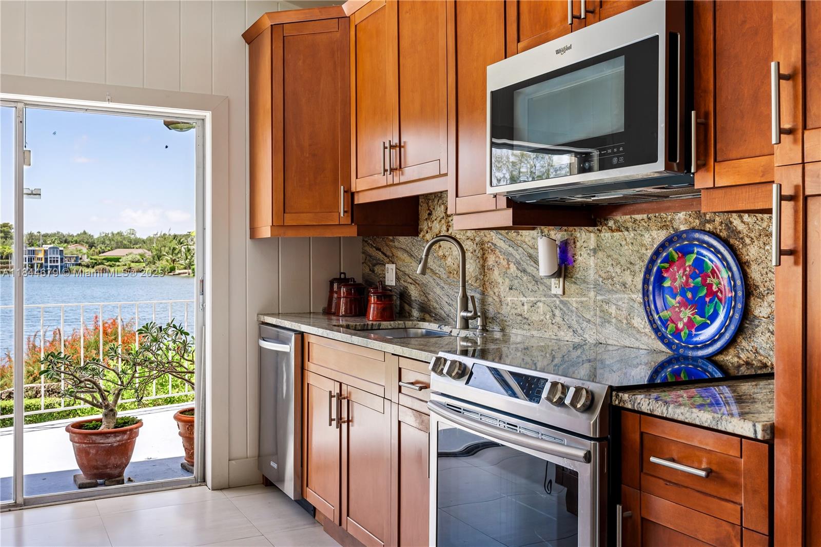 BLUE LAKE - Residential