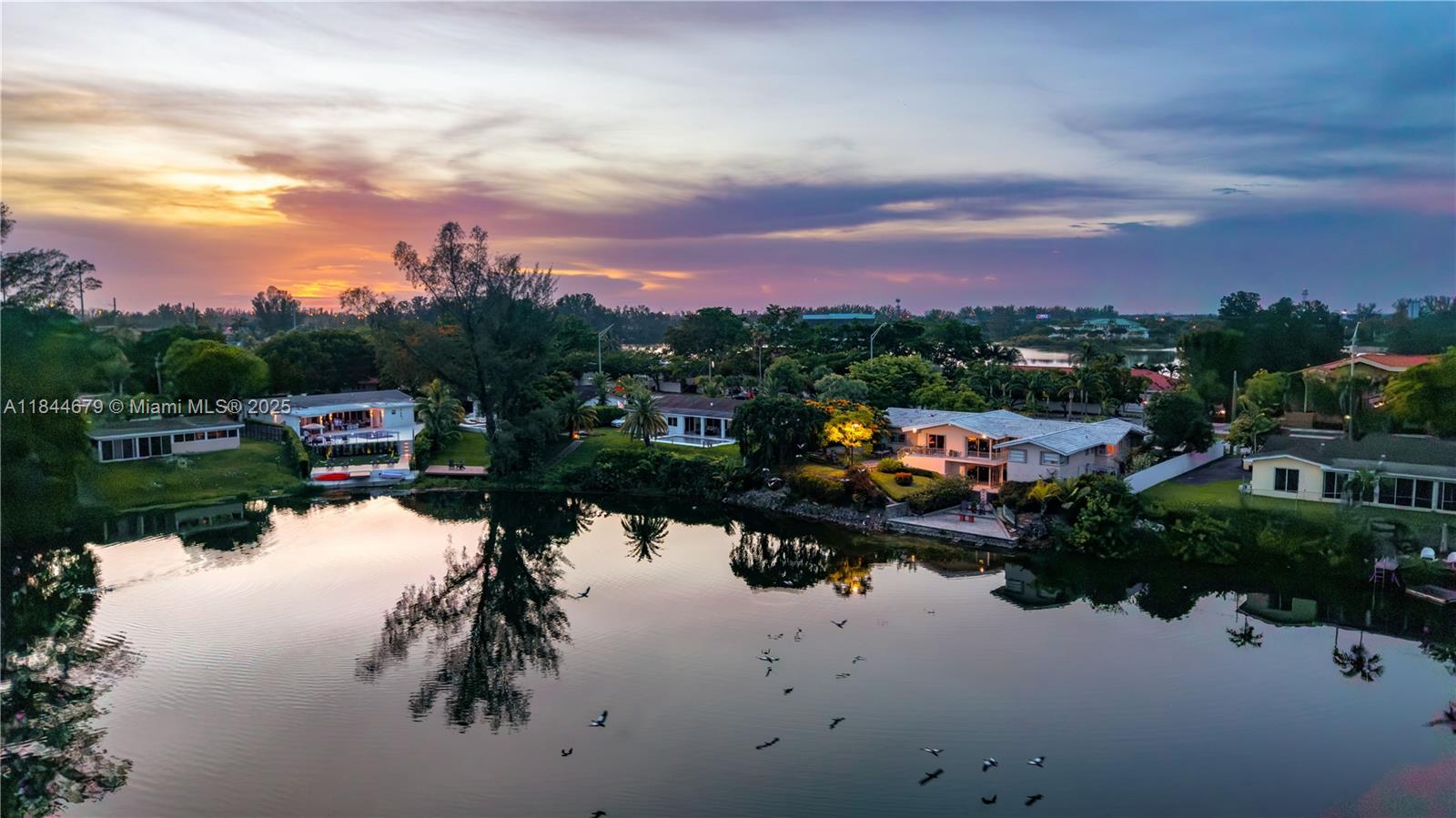 BLUE LAKE - Residential