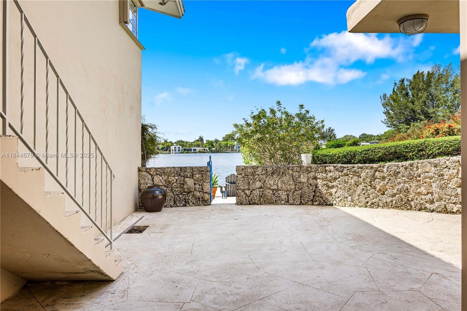 BLUE LAKE - Residential