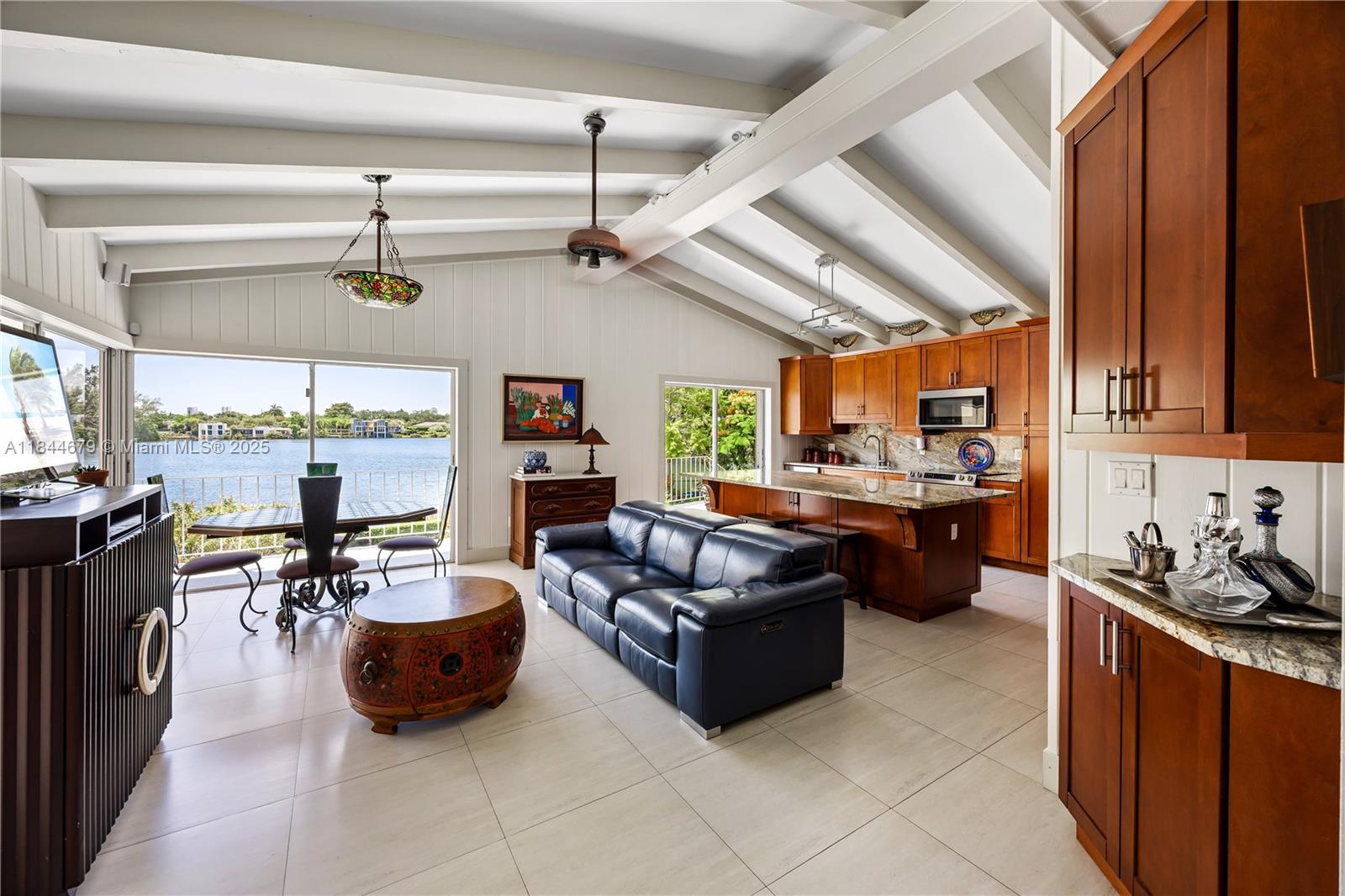 BLUE LAKE - Residential