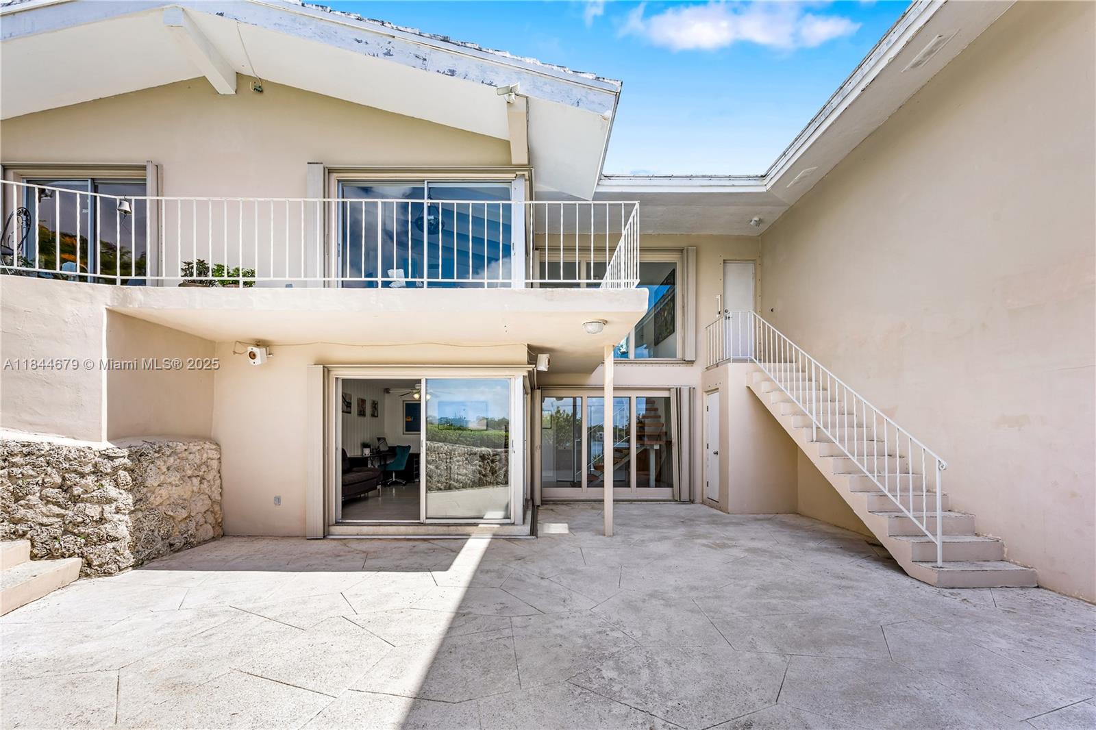 BLUE LAKE - Residential