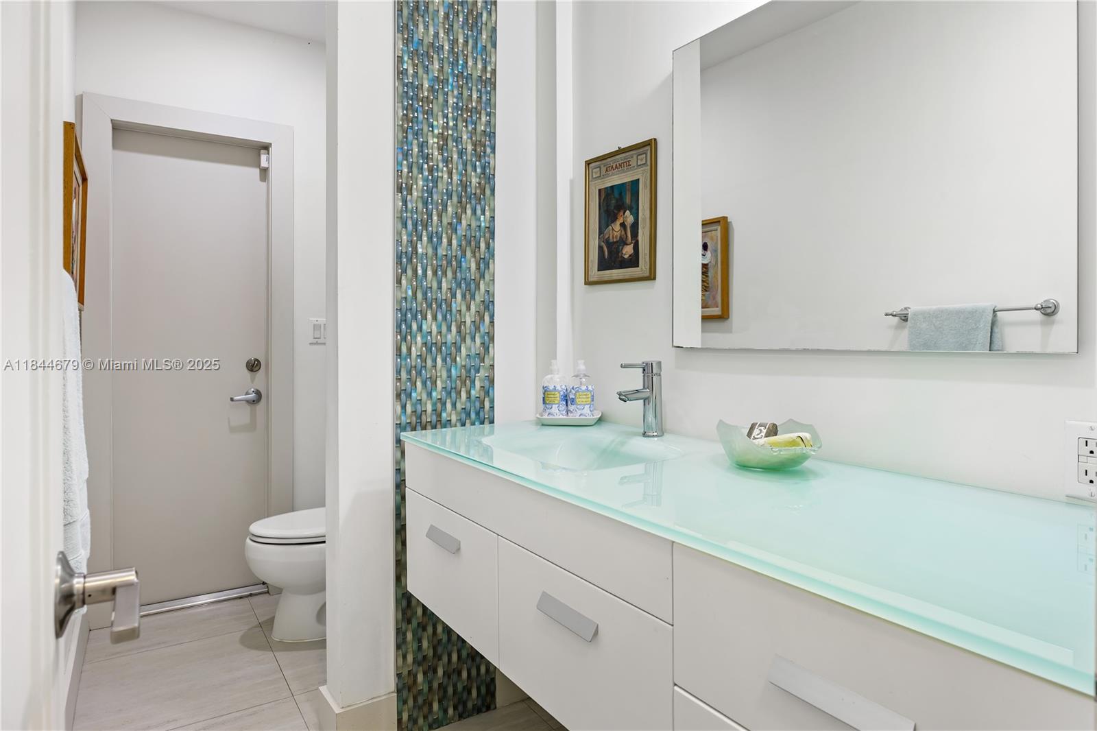 BLUE LAKE - Residential