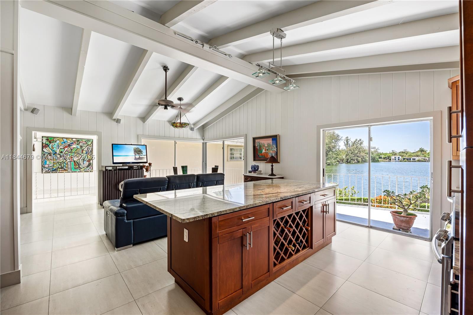 BLUE LAKE - Residential