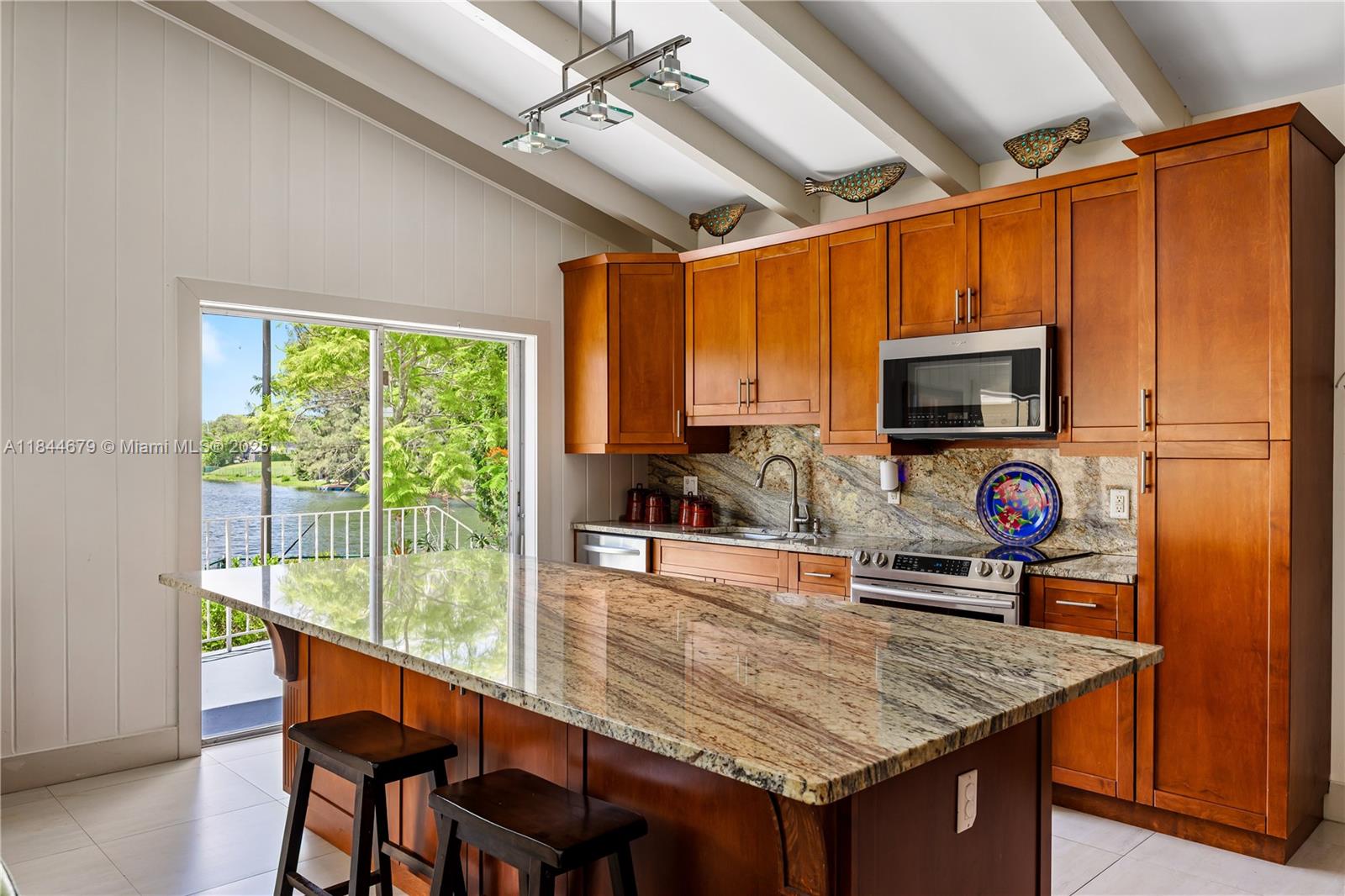 BLUE LAKE - Residential