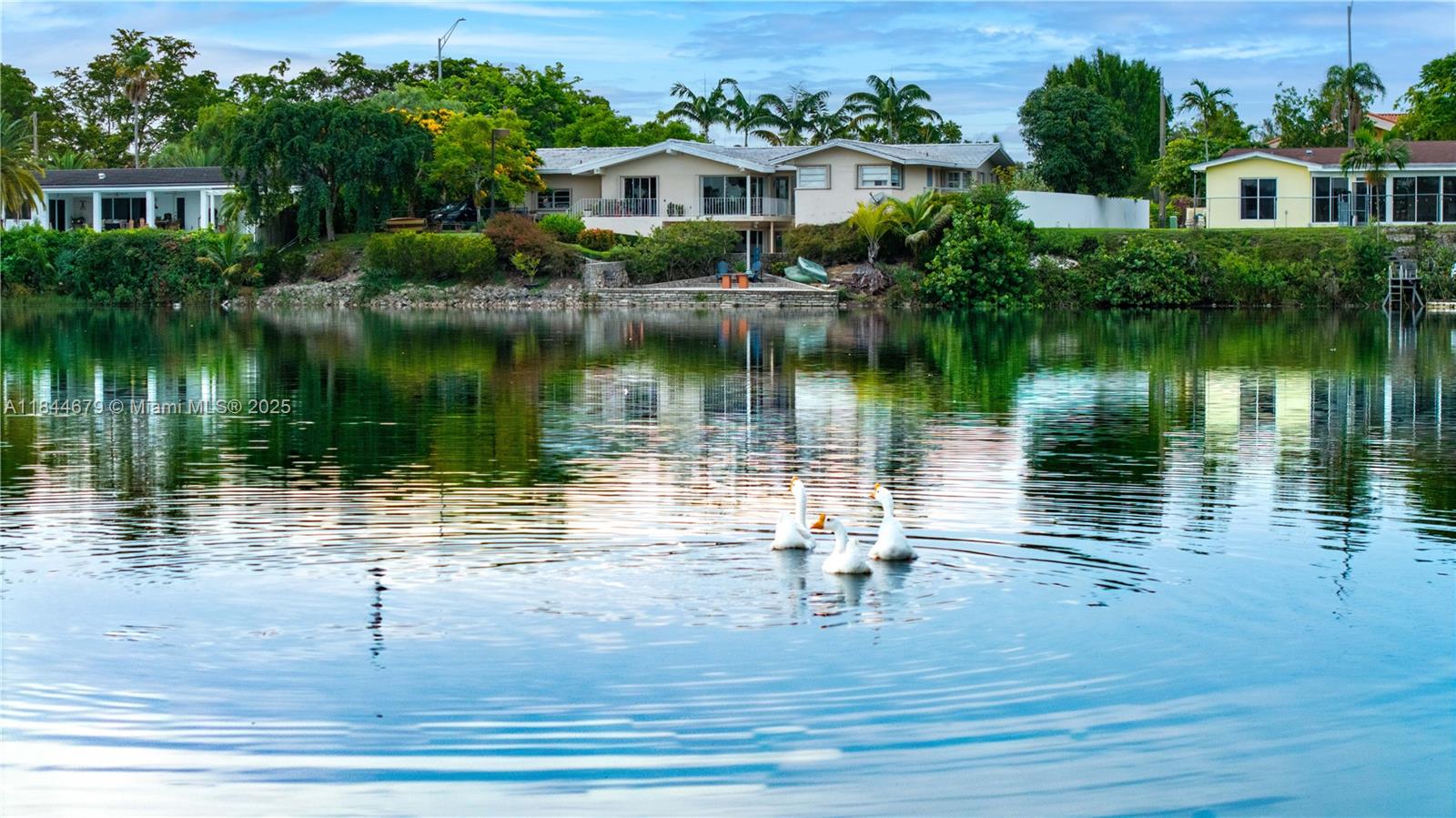 BLUE LAKE - Residential