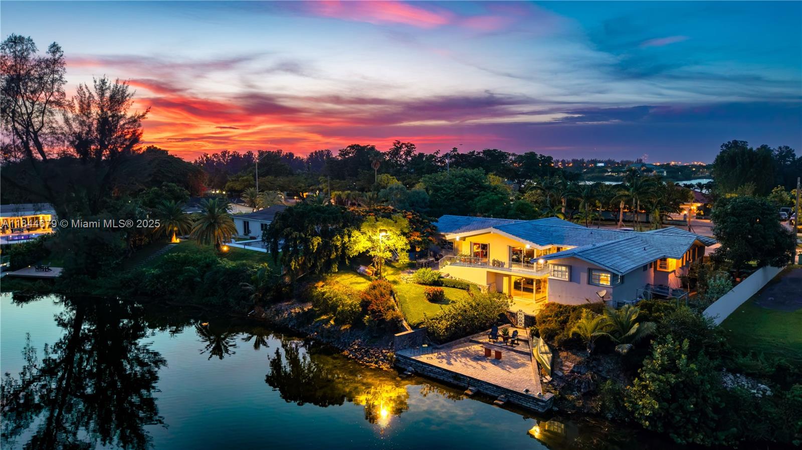 BLUE LAKE - Residential