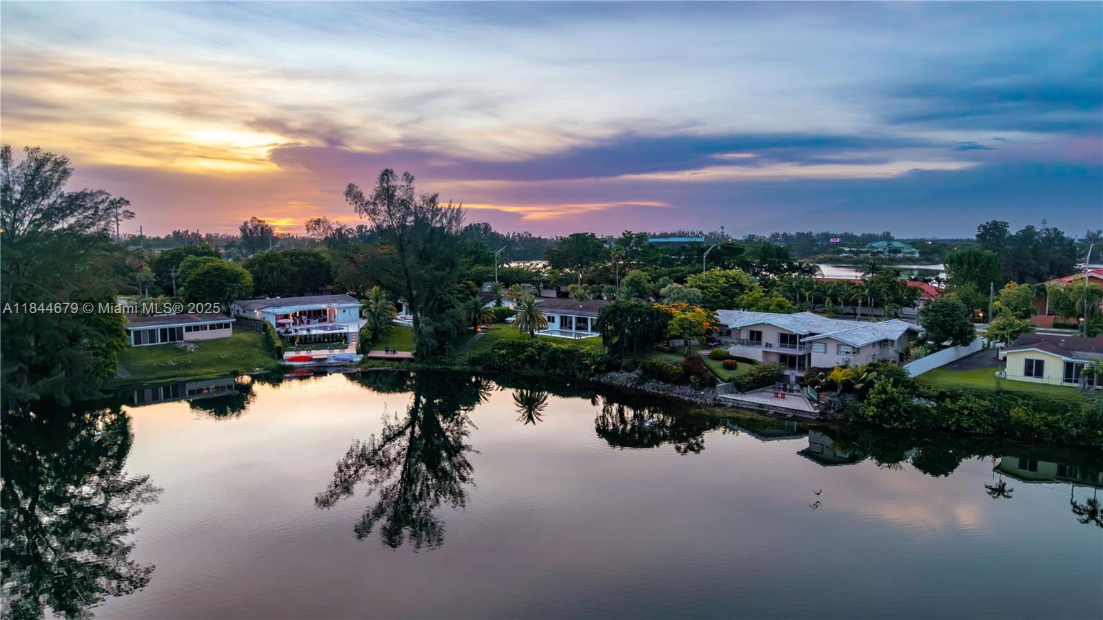 BLUE LAKE - Residential
