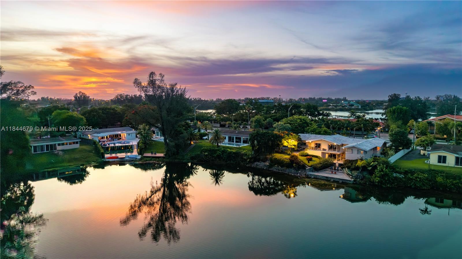BLUE LAKE - Residential