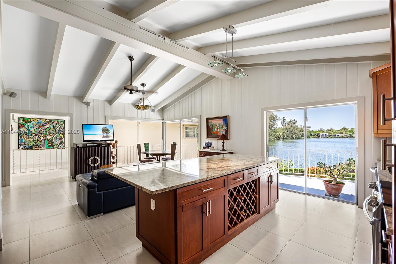 BLUE LAKE - Residential