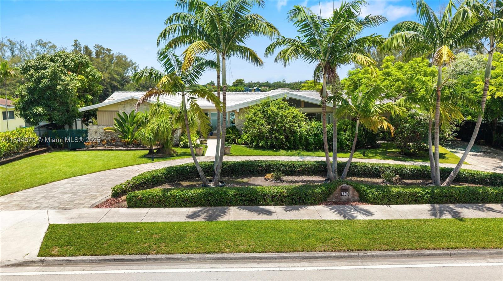 BLUE LAKE - Residential