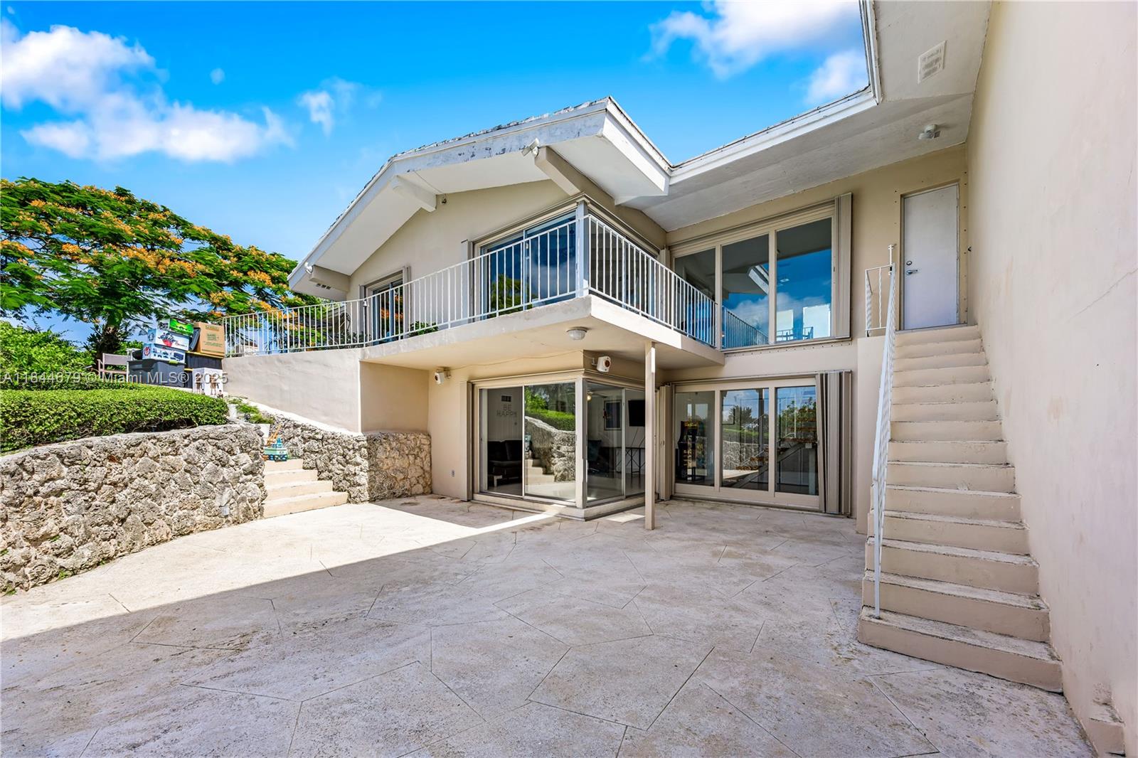 BLUE LAKE - Residential