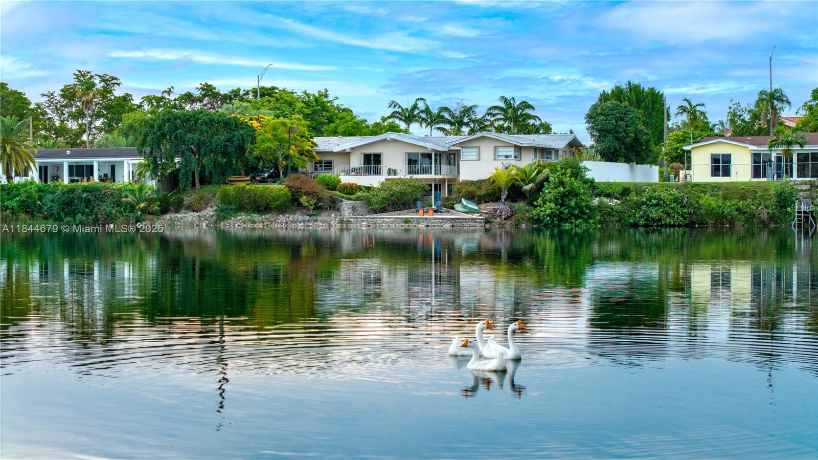 BLUE LAKE - Residential