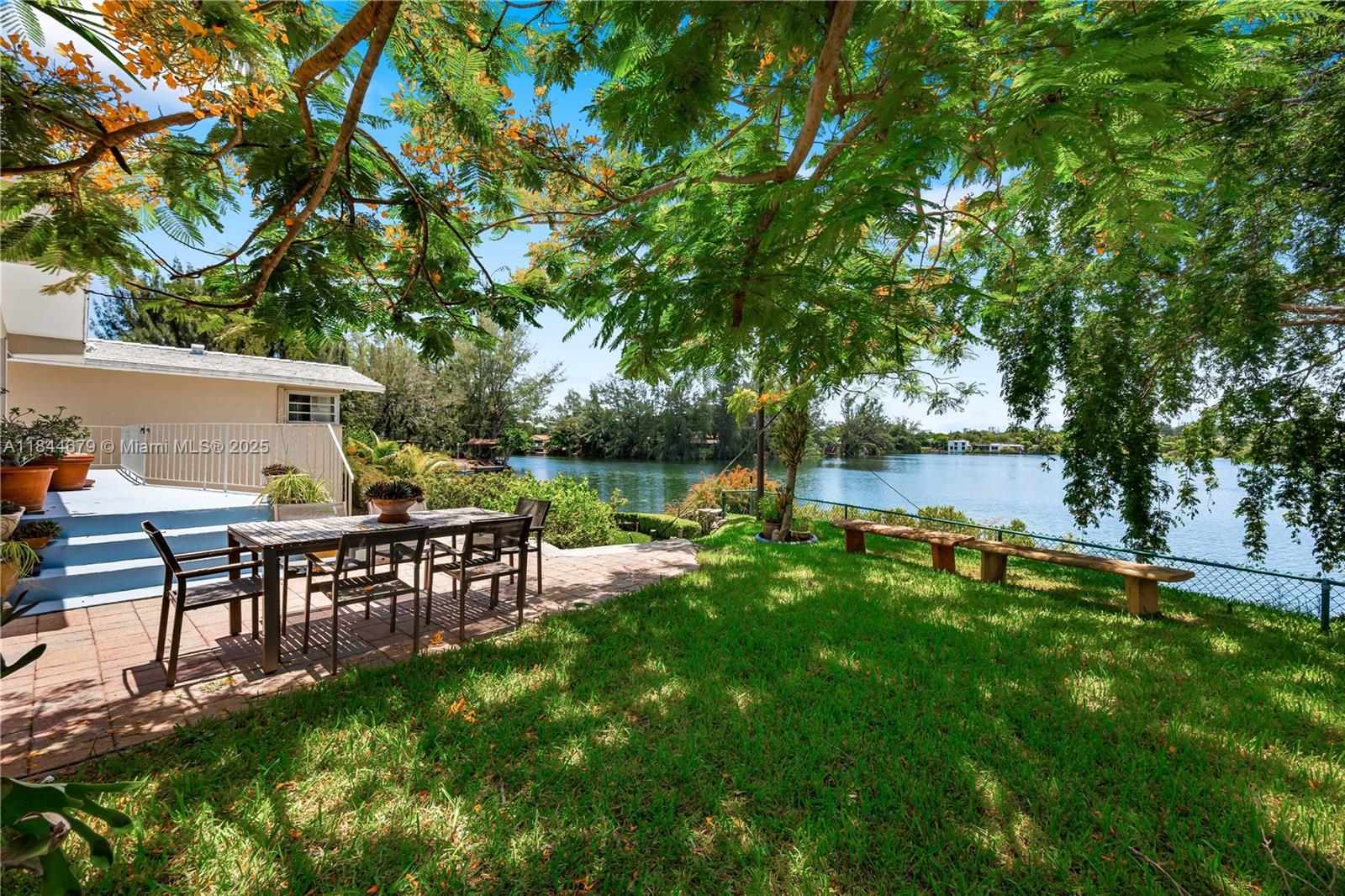 BLUE LAKE - Residential