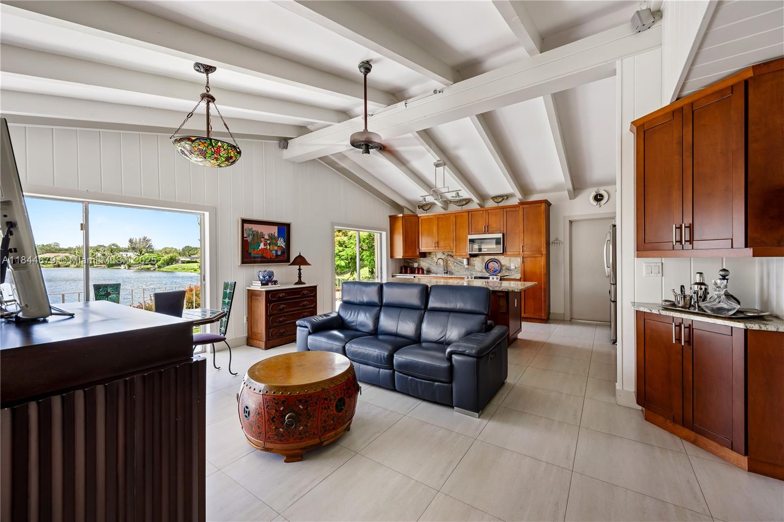 BLUE LAKE - Residential