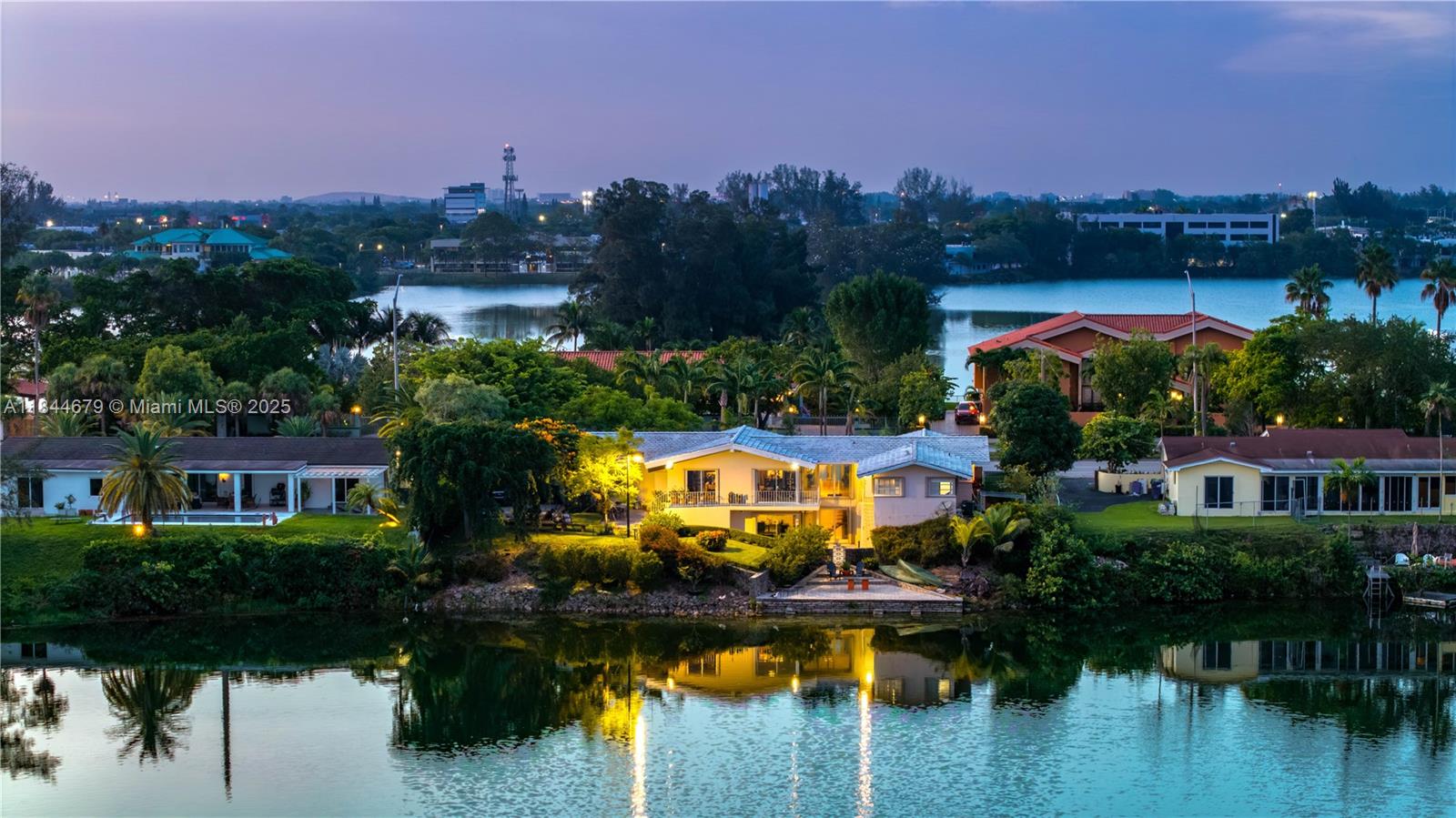 BLUE LAKE - Residential