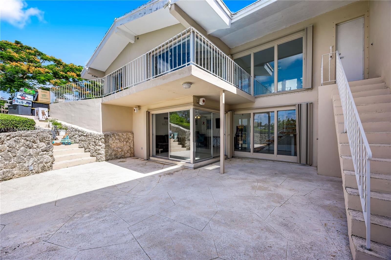 BLUE LAKE - Residential