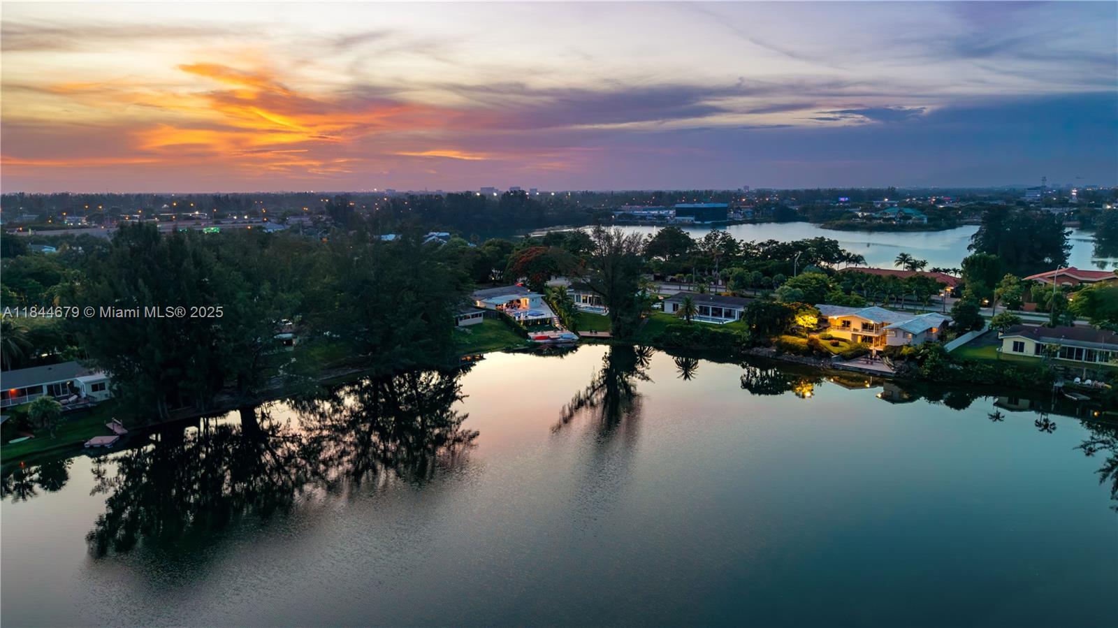 BLUE LAKE - Residential