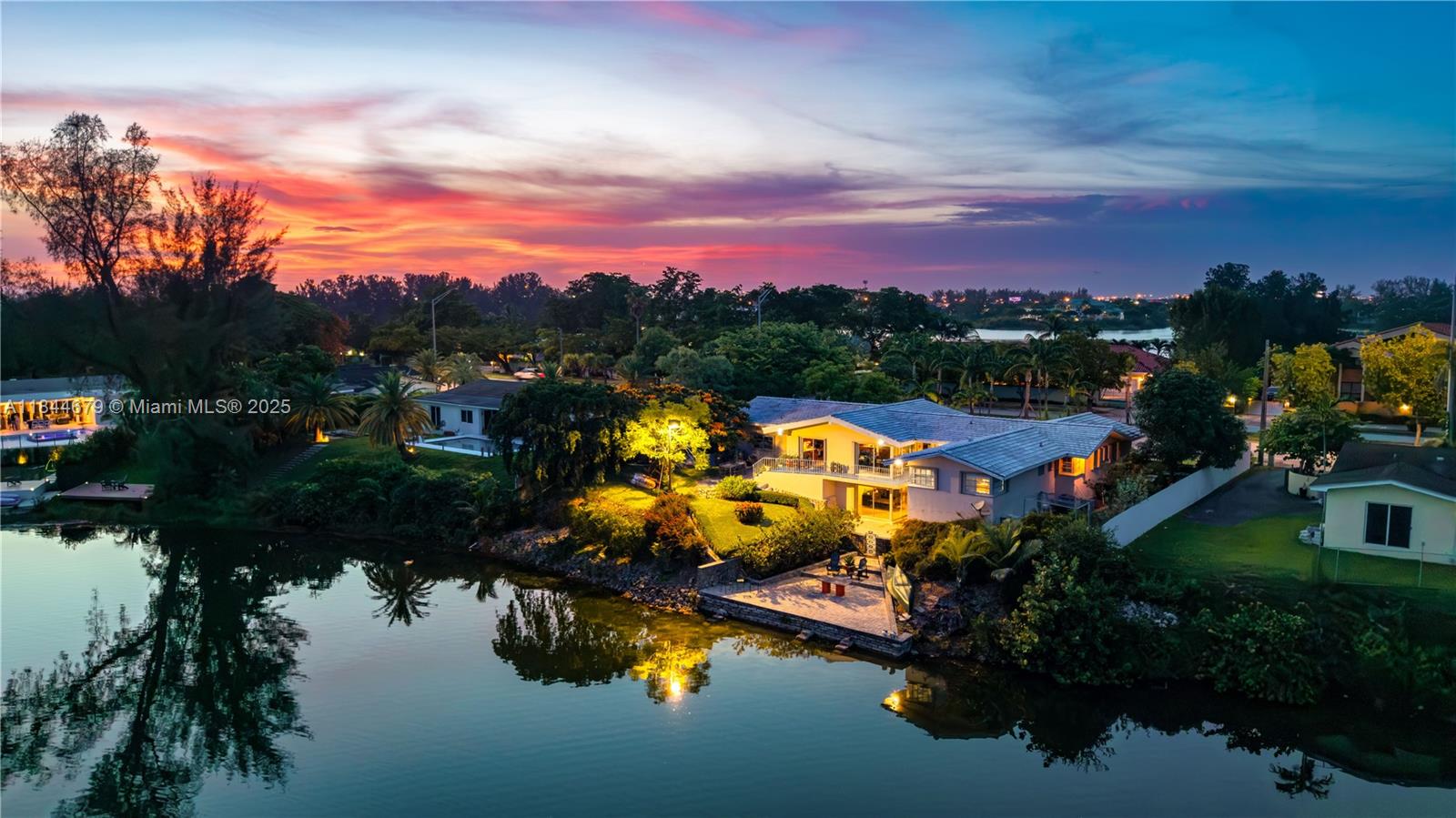 BLUE LAKE - Residential