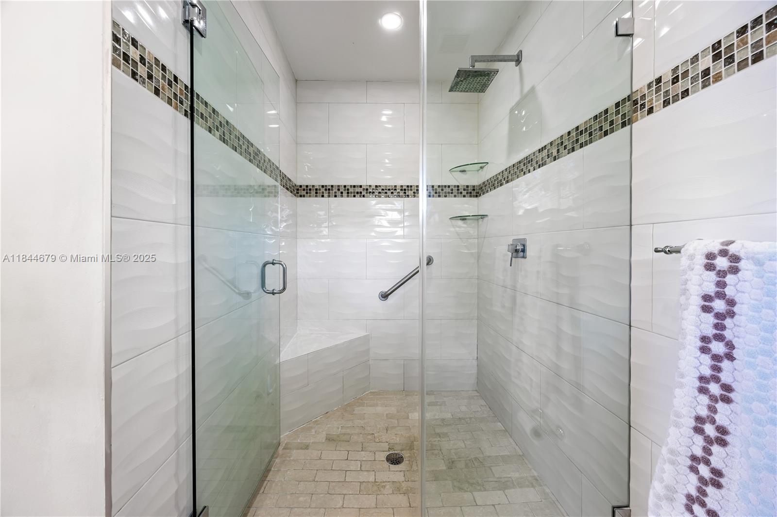 BLUE LAKE - Residential