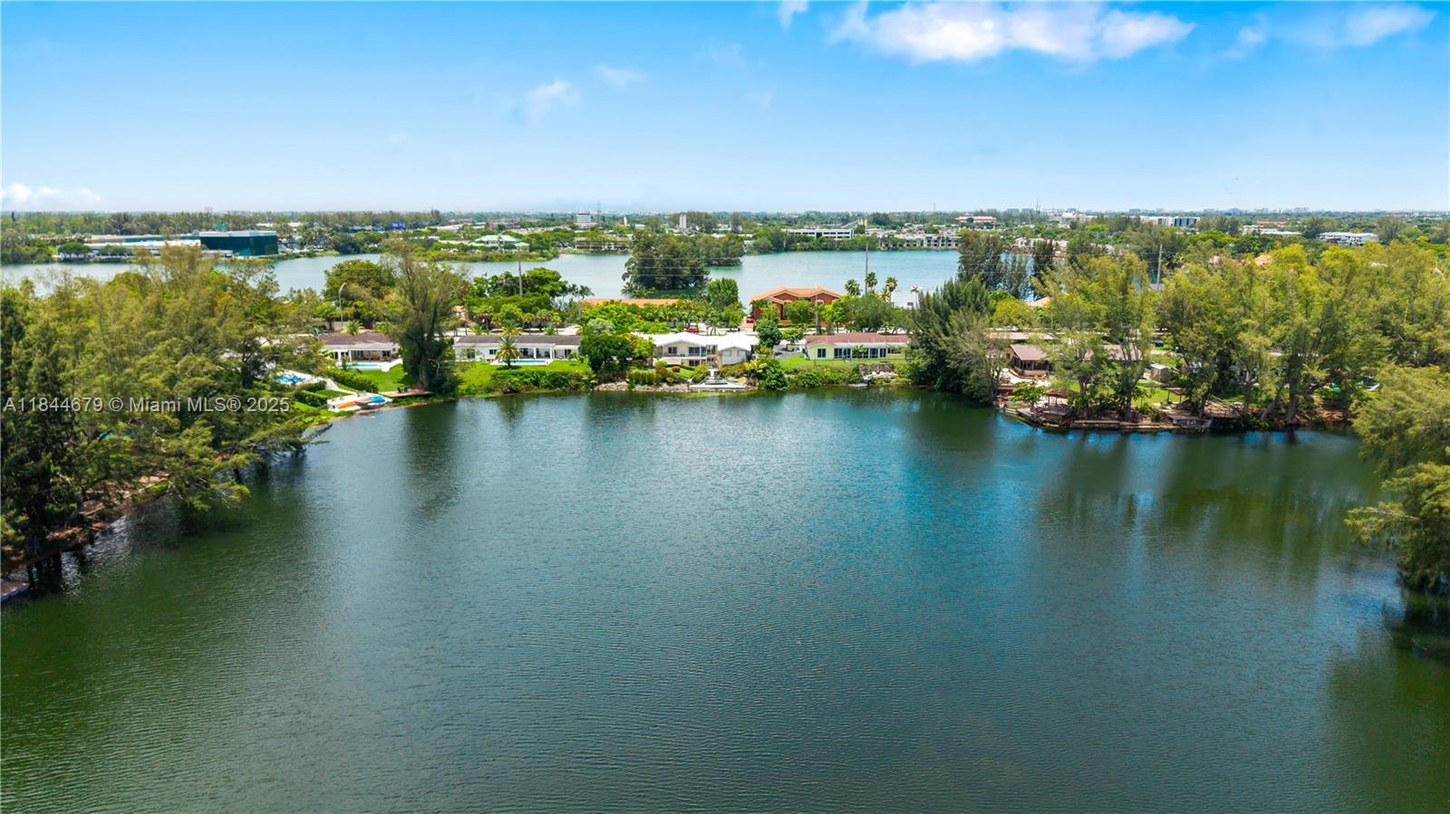 BLUE LAKE - Residential