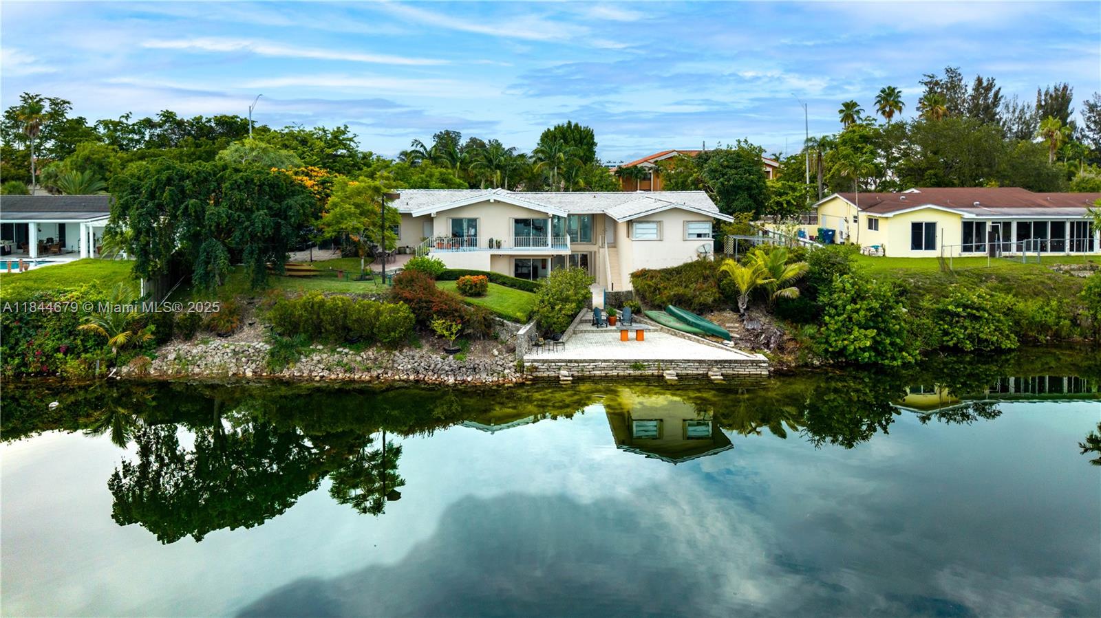 BLUE LAKE - Residential