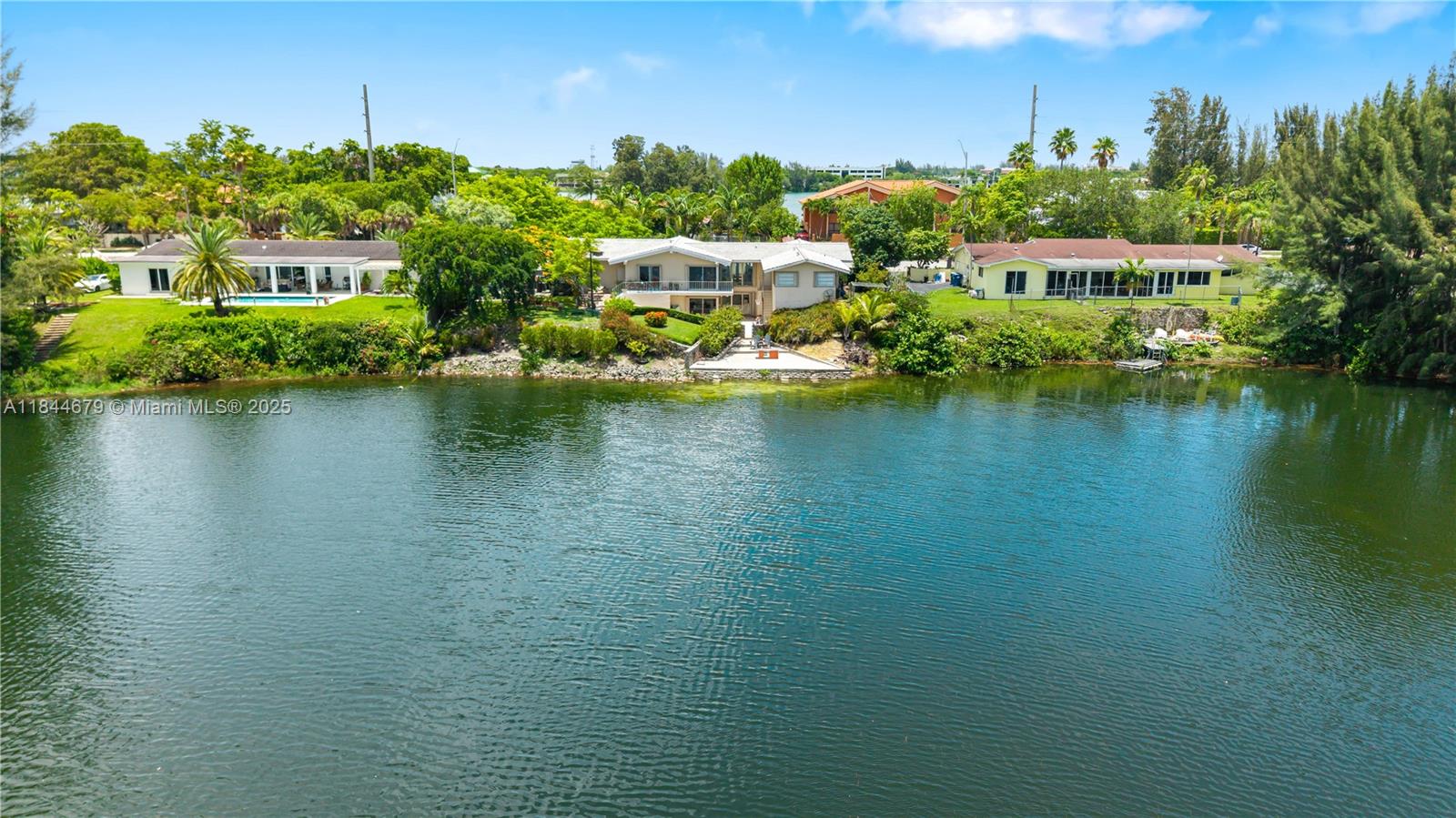 BLUE LAKE - Residential