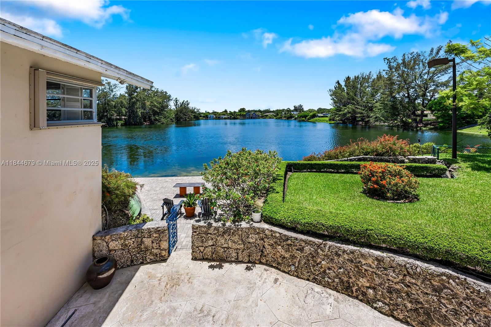 BLUE LAKE - Residential