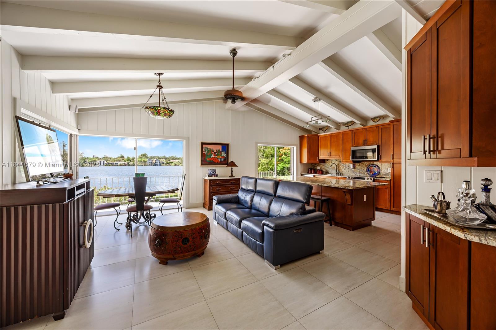 BLUE LAKE - Residential