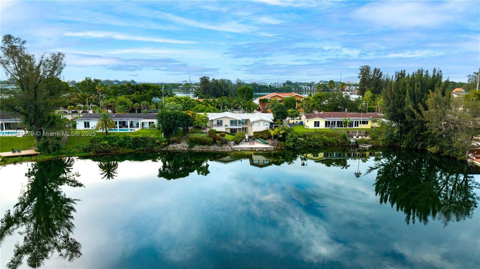 BLUE LAKE - Residential