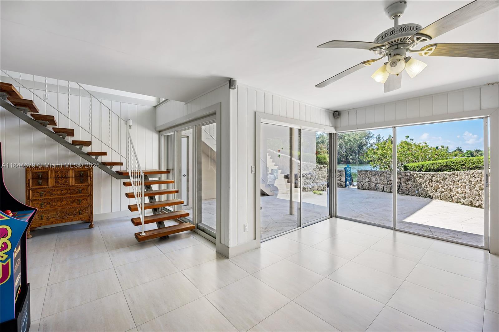 BLUE LAKE - Residential